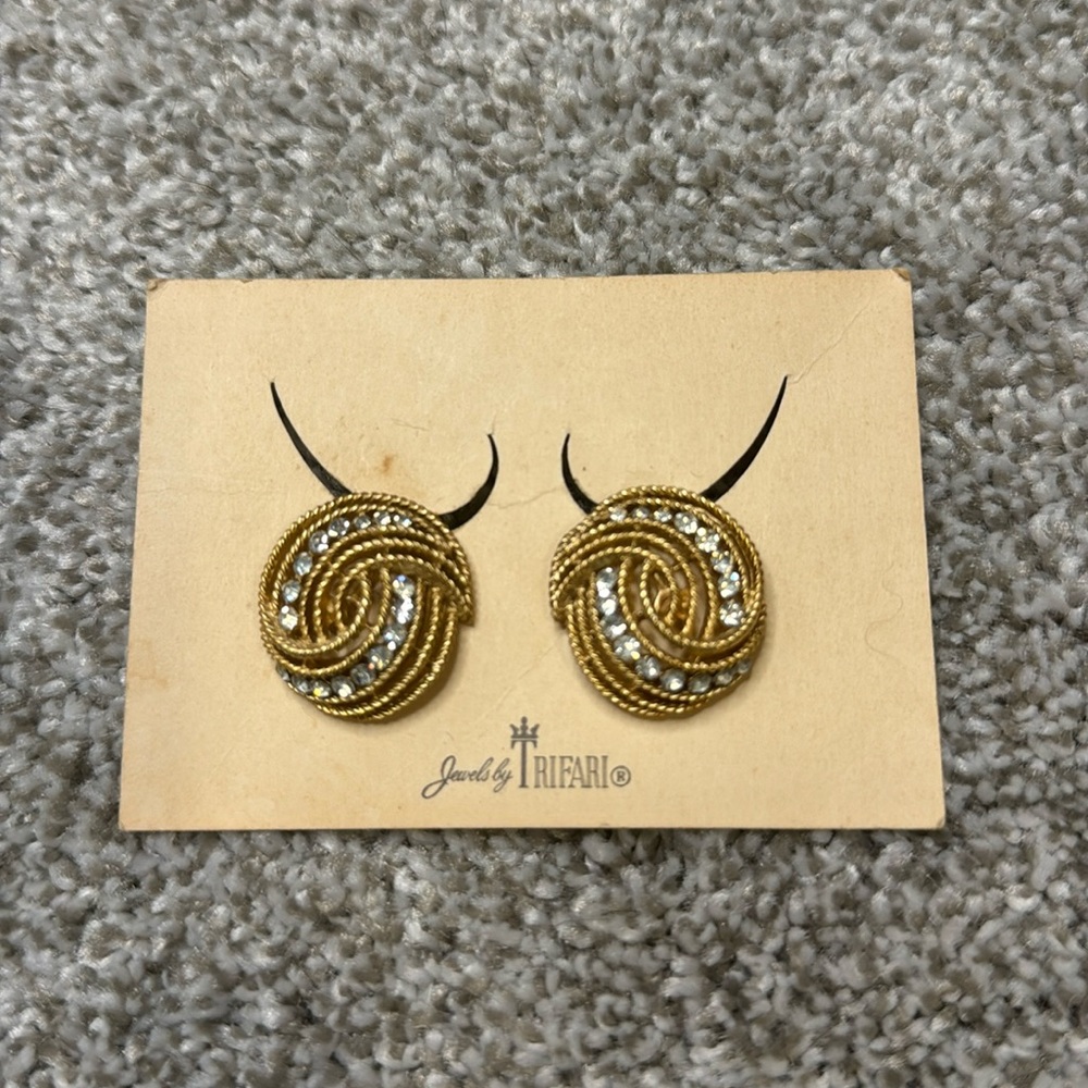 NWT Vintage Trifari Clip-on Earrings